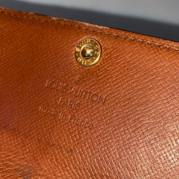 Authentic Louis Vuitton Monogram 4 Key Wallet - Picture 9 of 11